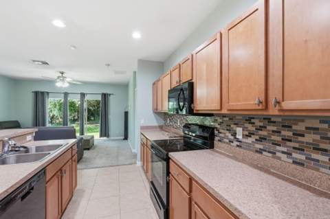 2551 Creekside Drive, Fort Pierce FL - photo 10 of 53