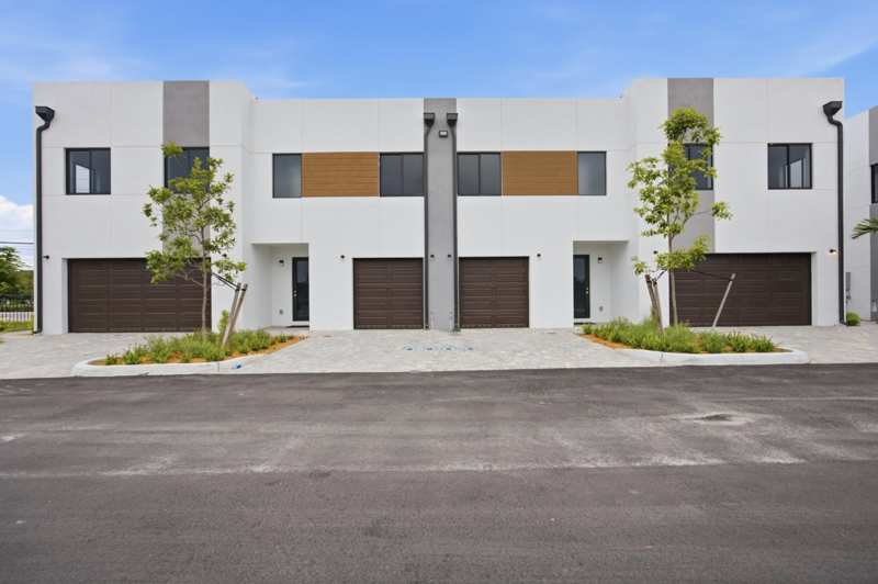 2 bedroom Townhouse at 1544 NW 1st Avenue, Pompano Terrace, Pompano Beach — photo 1