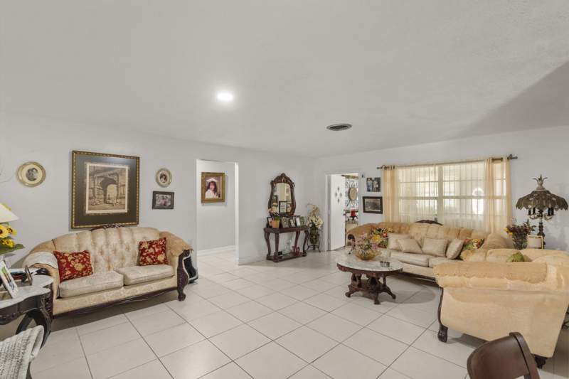 3 bedroom Single Family Residence at 2405 Blossom Court, Orange Blossom Estates 2nd Addition 2nd Plat, Fort Pierce — photo 5