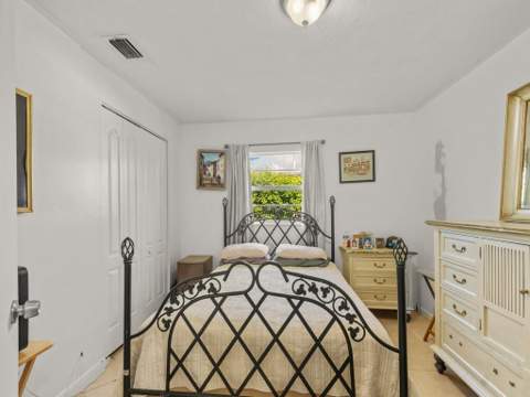 2405 Blossom Court, Fort Pierce FL - photo 13 of 22