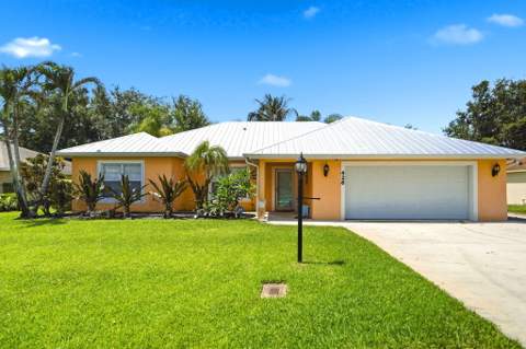 426 NE Vanda Terrado, Jensen Beach FL - photo 9 of 54
