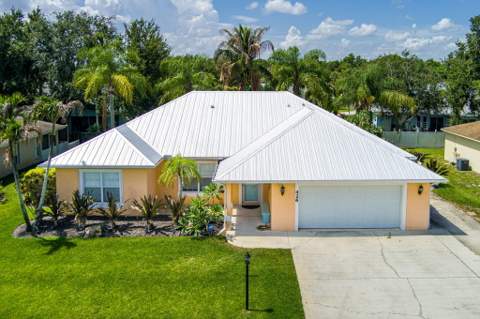 426 NE Vanda Terrado, Jensen Beach FL - photo 10 of 54