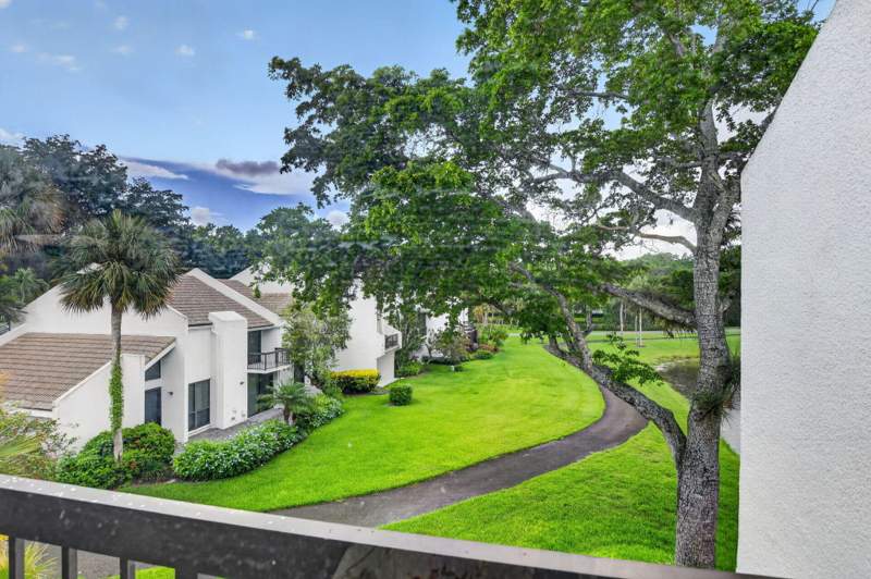2 bedroom Townhouse at 2805 Bridgewood Drive, Bridgewood Townhouse, Boca Raton — photo 5