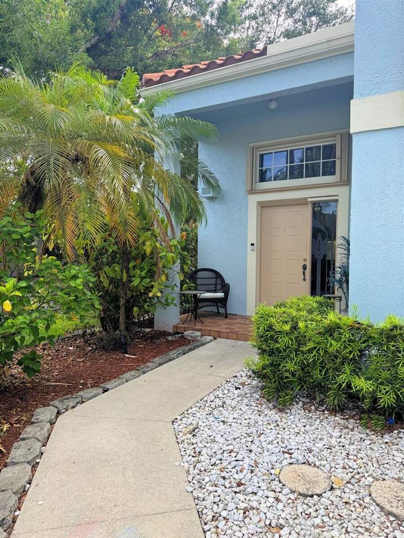 4 bedroom Single Family Residence at 1020 NW 107th Avenue, Bridgewater At Plantation, Plantation — photo 3