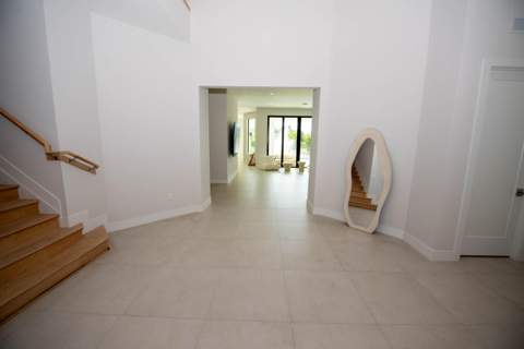 5746 Ashwood Circle, Hollywood FL - photo 8 of 53