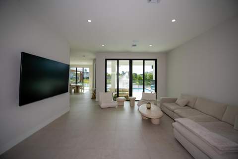 5746 Ashwood Circle, Hollywood FL - photo 10 of 53