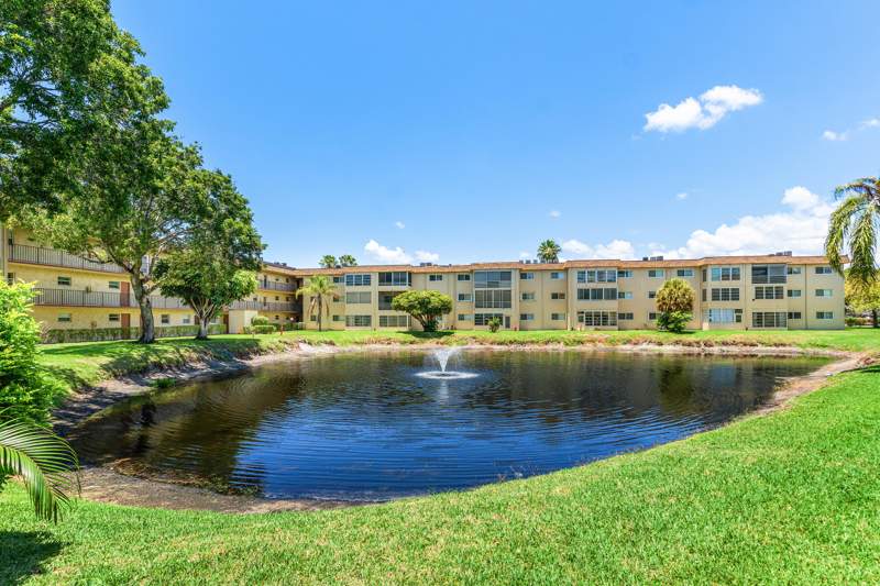 2 bedroom Condominium at 721 Lori Drive #208, Lakeside Village Condo 8, Palm Springs — photo 2