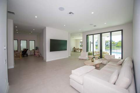 5746 Ashwood Circle, Hollywood FL - photo 7 of 53