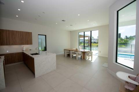 5746 Ashwood Circle, Hollywood FL - photo 16 of 53