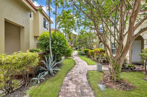 364 Lake Monterey Circle, Boynton Beach FL - photo 11 of 26