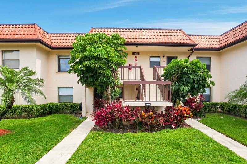 2 bedroom Condominium at 7209 Golf Colony Court #203, Lucerne Lakes Golf Colony Condos 1 Thru 12 , Lake Worth — photo 2