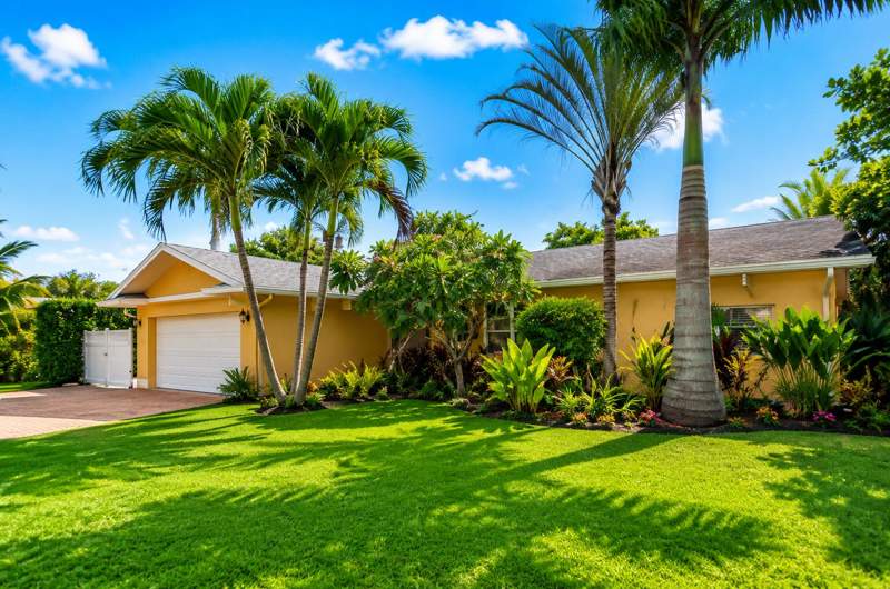 4 bedroom Single Family Residence at 842 Fathom Road, Yacht Club, North Palm Beach — photo 2