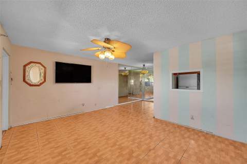 9101 Sunrise Lakes Boulevard #206, Sunrise FL - photo 7 of 35