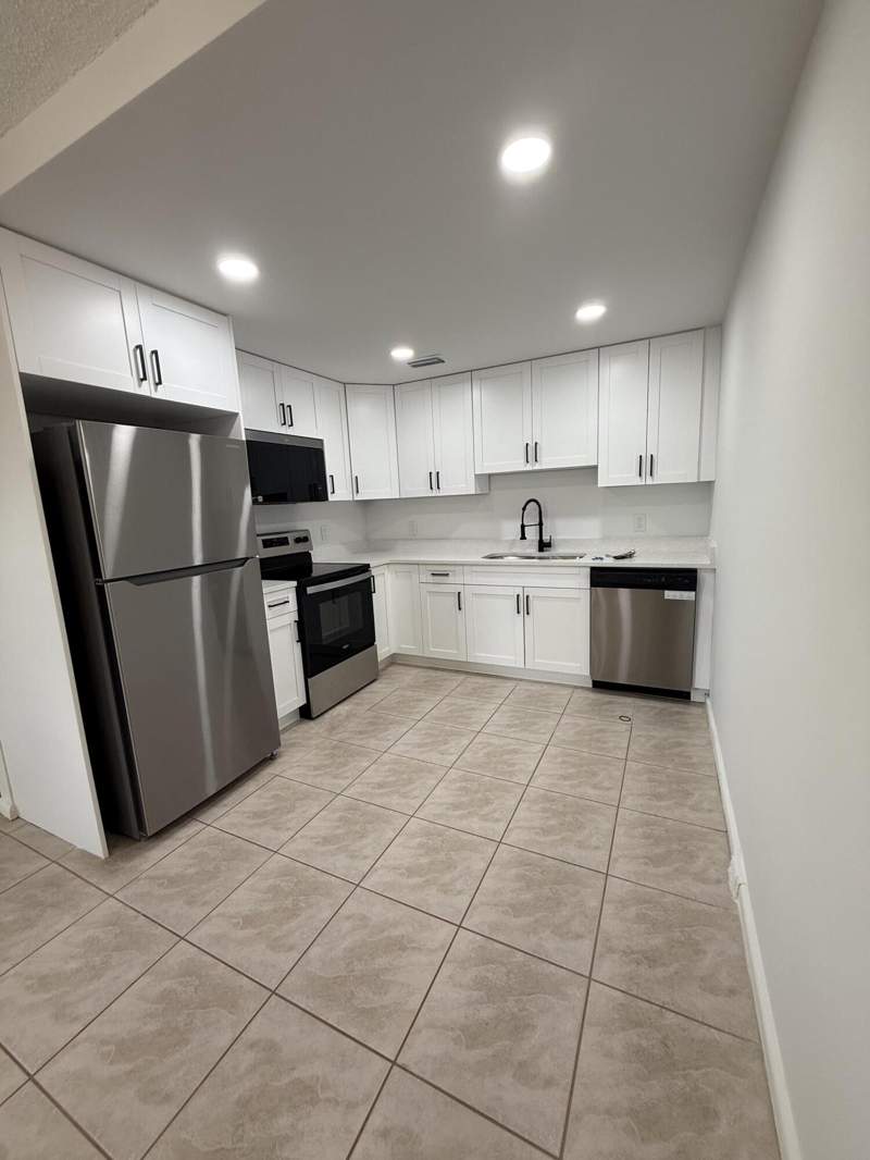 2 bedroom Condominium at 3089 Yarmouth #3089, Yarmouth At Century Village Condo, Boca Raton — photo 2