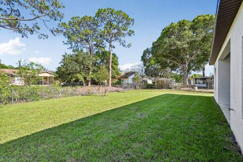6010 Hickory Drive, Fort Pierce FL - photo 6 of 34