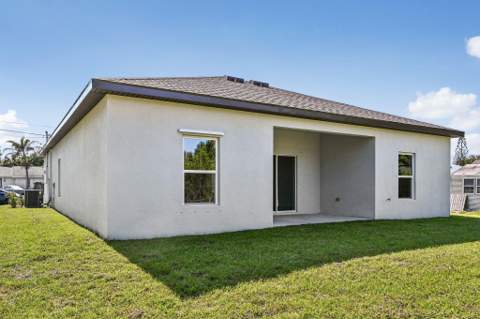 6010 Hickory Drive, Fort Pierce FL - photo 7 of 34