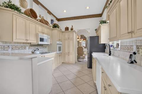 7264 Cataluna Circle, Delray Beach FL - photo 21 of 82