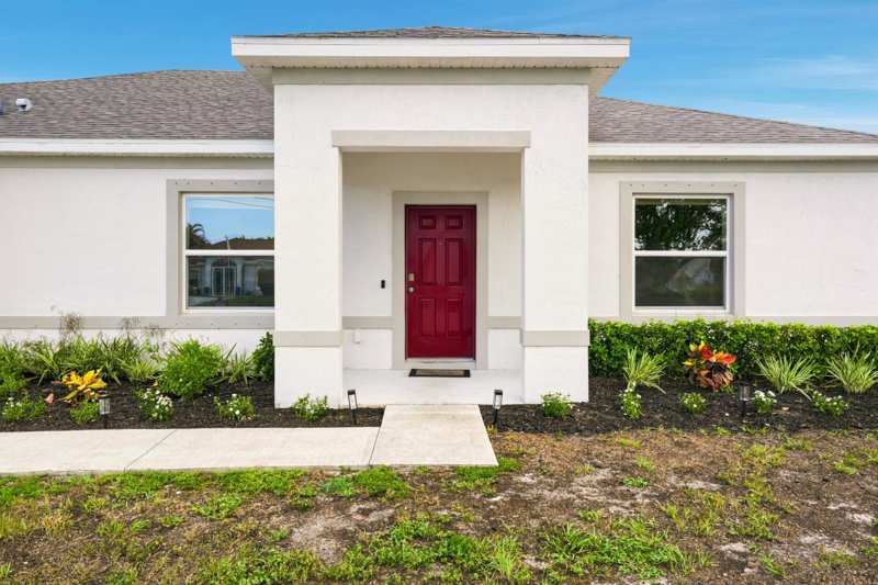 4 bedroom Single Family Residence at 201 SW North Wakefield Circle, Port St Lucie Section 34, Port St. Lucie — photo 1