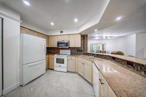 500 Scotia Drive #302, Hypoluxo FL - photo 8 of 44