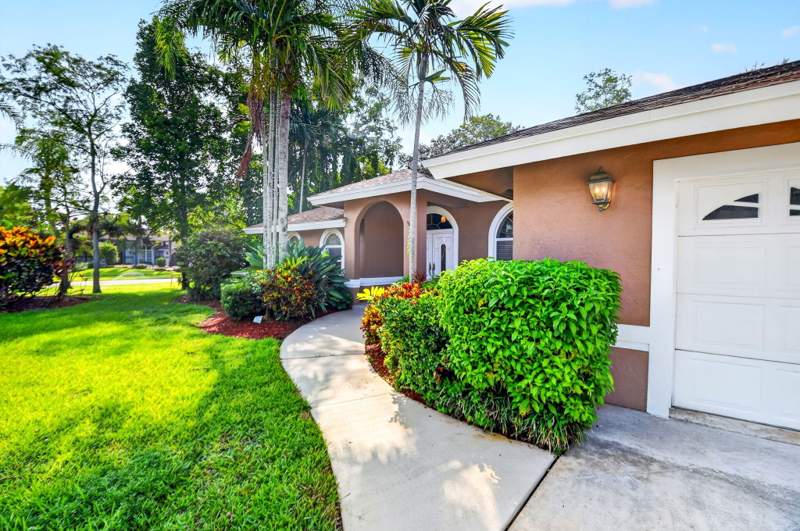 4 bedroom Single Family Residence at 13578 Chatsworth Village Drive, Greenview Shores 2 Of Wellington, Wellington — photo 4
