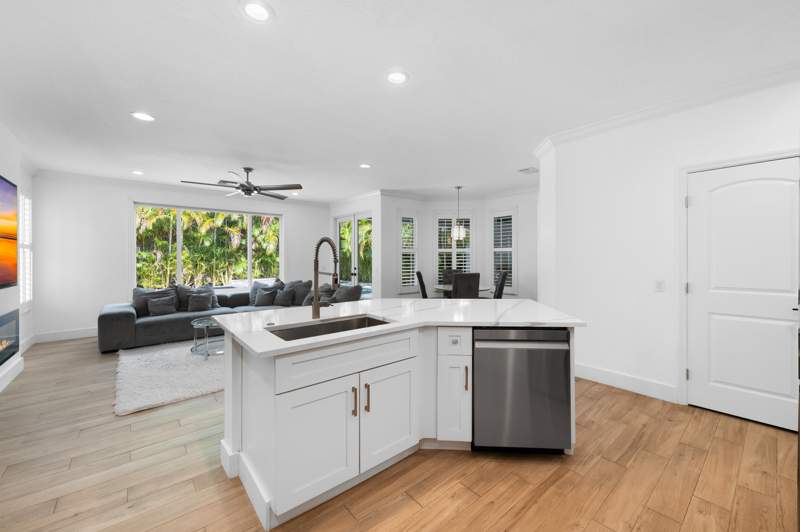 5 bedroom Single Family Residence at 10560 Walnut Valley Drive, Canyon Lakes 1, Boynton Beach — photo 5