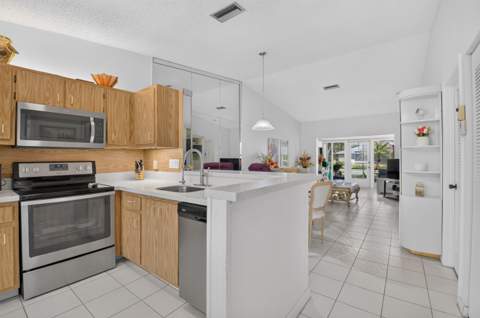 18925 Argosy Drive #B, Boca Raton FL - photo 6 of 34
