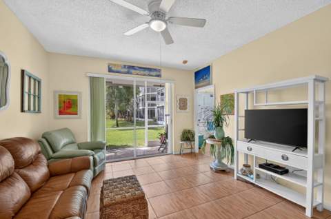 3162 Via Poinciana #6, Lake Worth FL - photo 18 of 45