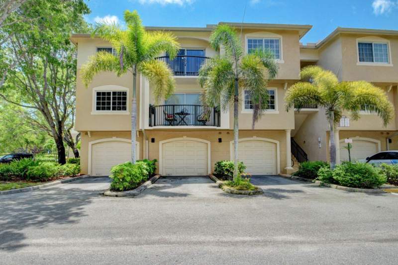 2 bedroom Condominium at 300 Crestwood Court #307, Grand View At Crestwood Condo, Royal Palm Beach — photo 2