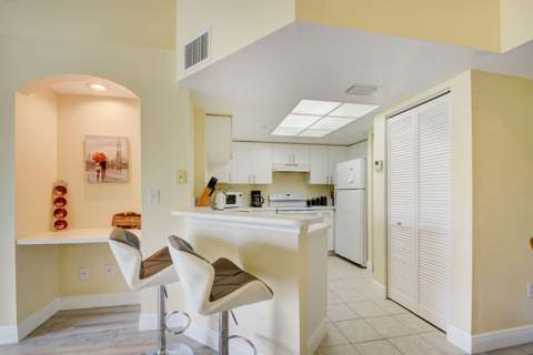 300 Crestwood Court #307, Royal Palm Beach FL - photo 10 of 29
