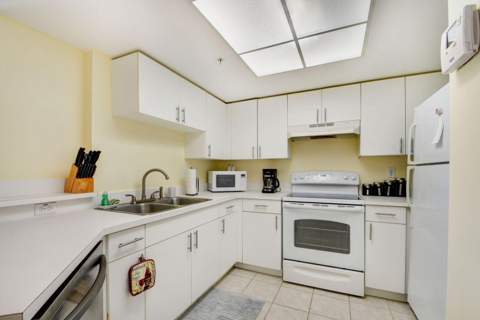 300 Crestwood Court #307, Royal Palm Beach FL - photo 11 of 29