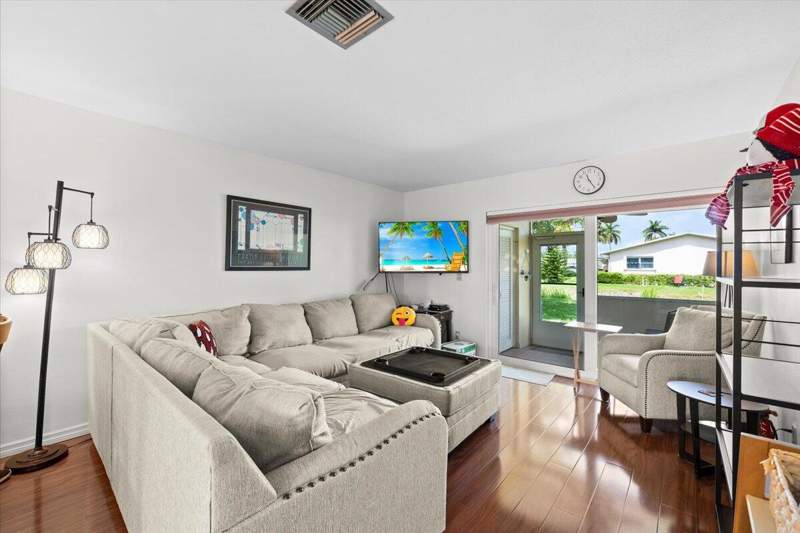 2 bedroom Villa at 2621 Barkley Drive #A, Cresthaven Villas 12 Condo, West Palm Beach — photo 3
