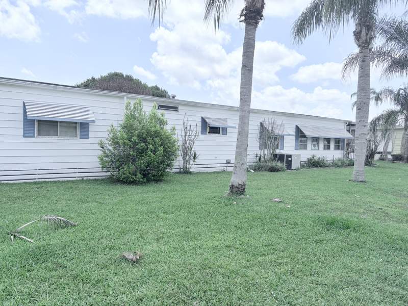 2 bedroom Manufactured Home at 52 Camino Del Rio, Spanish Lakes, Port St. Lucie — photo 2