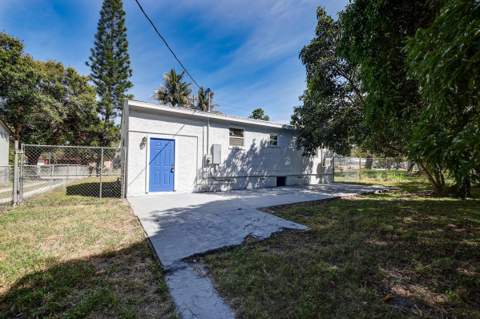 305 N 13th Street, Fort Pierce FL - photo 13 of 16