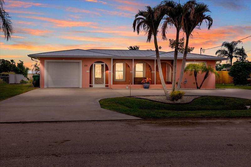 3 bedroom Single Family Residence at 611 SE Harborview Drive, Port St Lucie Section 6, Port St. Lucie — photo 3