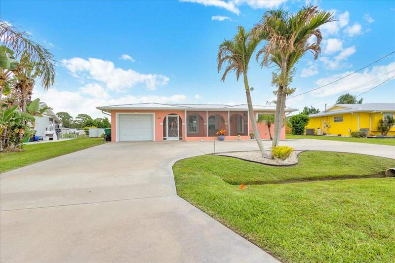 3 bedroom Single Family Residence at 611 SE Harborview Drive, Port St Lucie Section 6, Port St. Lucie — photo 2