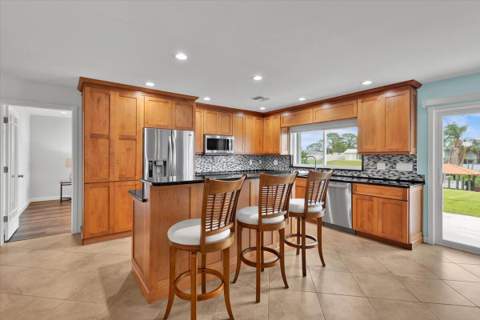 611 SE Harborview Drive, Port St. Lucie FL - photo 14 of 87