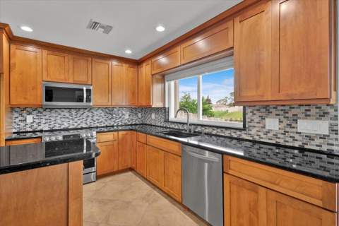 611 SE Harborview Drive, Port St. Lucie FL - photo 16 of 87