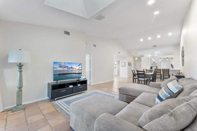 3 bedroom Villa at 5861 Sunswept Lane #B, Palm Chase Lakes Condo, Boynton Beach — photo 3