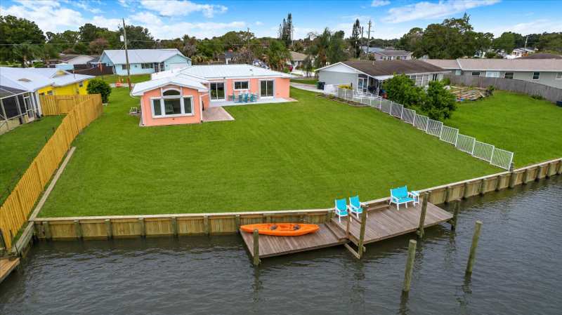3 bedroom Single Family Residence at 611 SE Harborview Drive, Port St Lucie Section 6, Port St. Lucie — photo 1