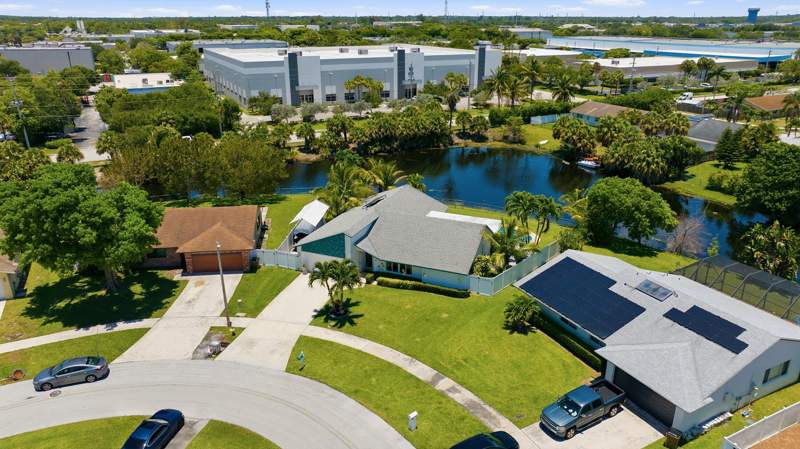 3 bedroom Single Family Residence at 1401 SW 28th Terrace, Crystal Heights, Deerfield Beach — photo 5