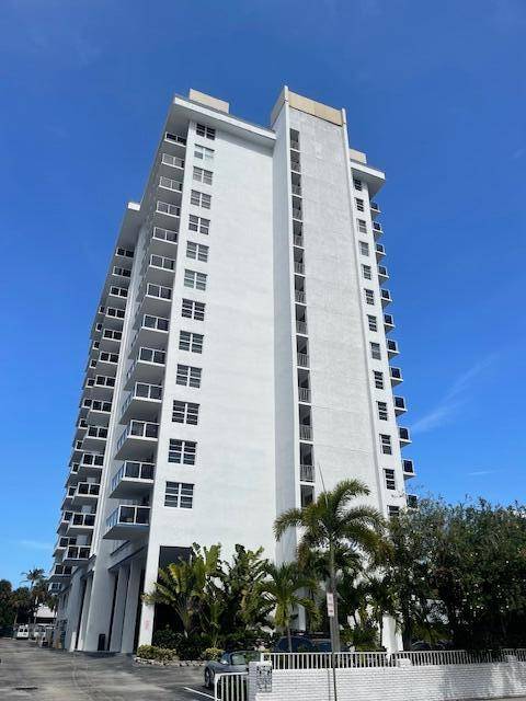 336 N Birch Road #6d