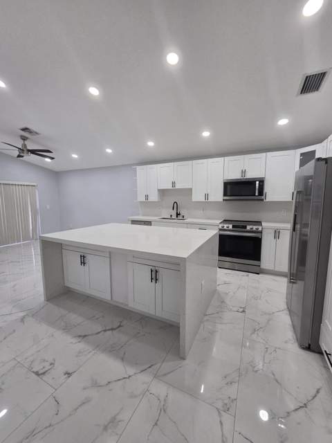 11534 NW 4th Manor, Coral Springs FL - photo 9 of 36