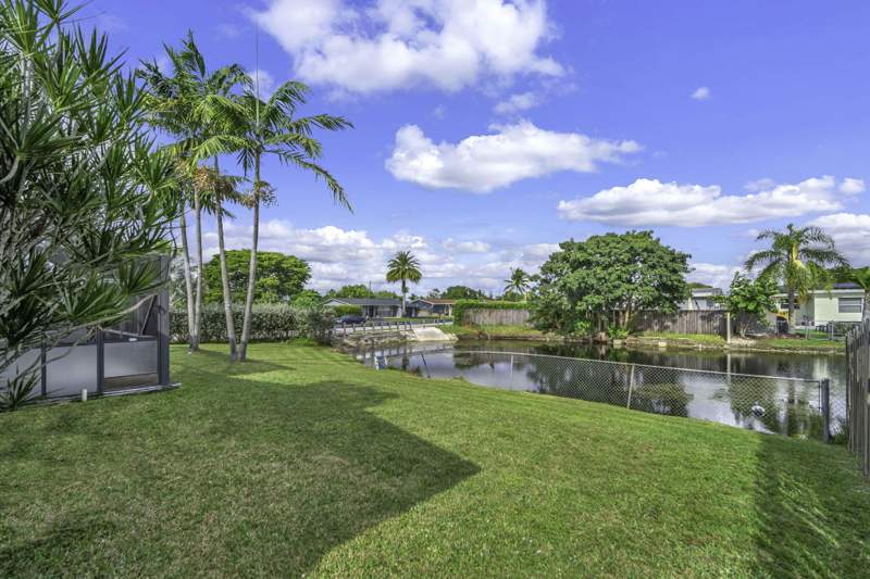 4 bedroom Single Family Residence at 9371 NW 24th Court, Sunrise Golf Village Sec 21, Sunrise — photo 4