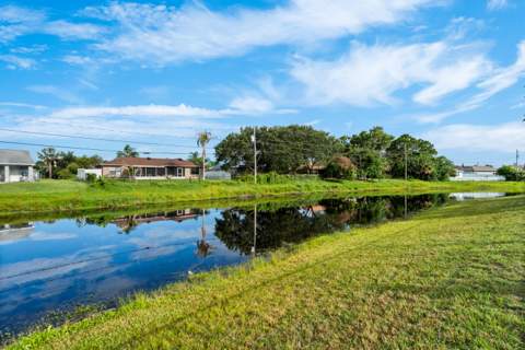 2367 SE Rock Springs Drive, Port St. Lucie FL - photo 12 of 45