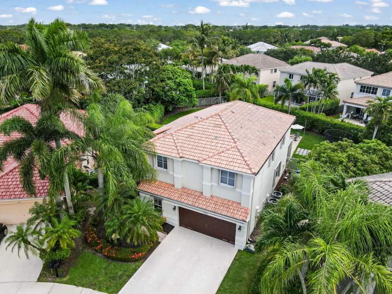 5 bedroom Single Family Residence at 4411 Stone Ridge Way, Sectors 9 And 10-Parcel H, Weston — photo 3