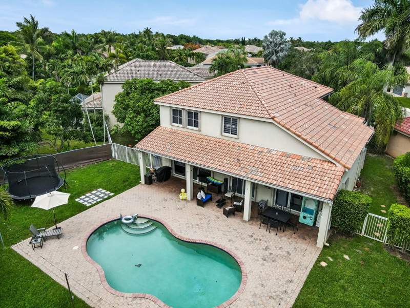 5 bedroom Single Family Residence at 4411 Stone Ridge Way, Sectors 9 And 10-Parcel H, Weston — photo 2