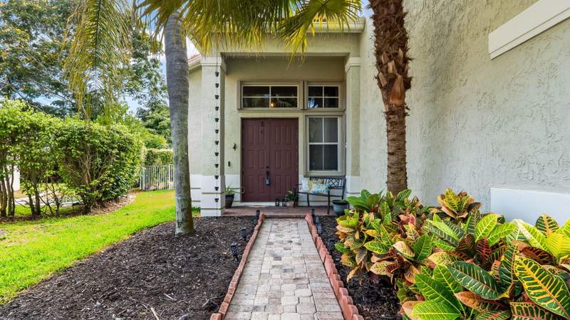 5 bedroom Single Family Residence at 4411 Stone Ridge Way, Sectors 9 And 10-Parcel H, Weston — photo 5
