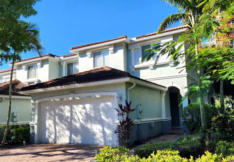 3 bedroom Townhouse at 2124 Oakmont Drive, Thousand Oaks, Riviera Beach — photo 1