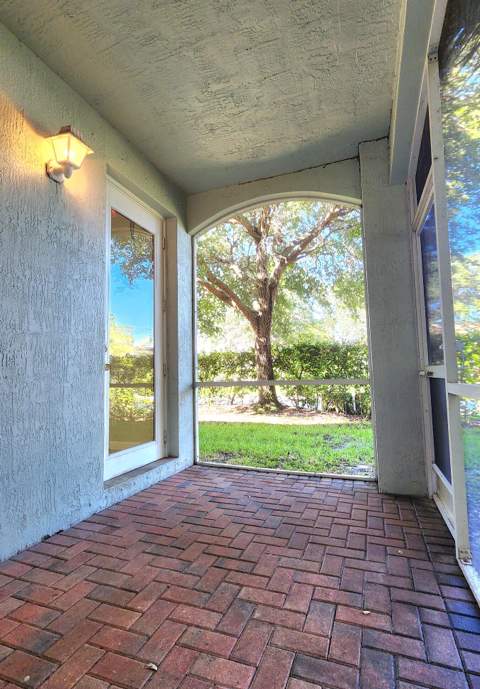 2124 Oakmont Drive, Riviera Beach FL - photo 22 of 25