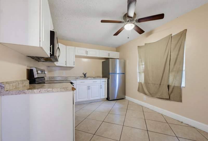 3 bedroom Single Family Residence at 1525 W 17th Street, Kelly Add, Riviera Beach — photo 5